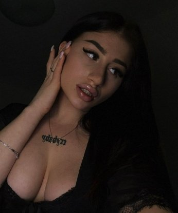 У меня есть все, чтобы сделать встречу особенной: опыт, красота и нежные руки. Полное удовлетворение и расслабление гарантировано. Забудь о рутине, доверься моим ласкам и позволь себе окунуться в мир наслаждения. Отзывы моих довольных клиентов говорят сами за себя. Жду тебя в уютной обстановке, чтобы вместе провести незабываемое время 💋 Фото мои, без ретуши. Живу в Москве, готова приехать к тебе. 17, 20 лет