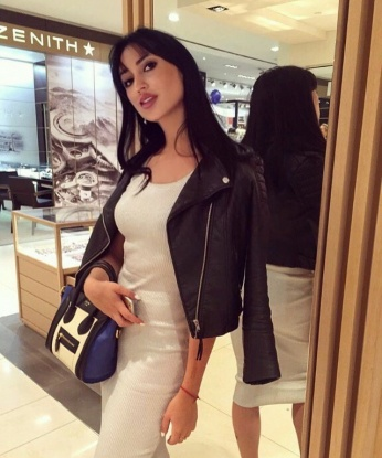 Опытный компаньон, я знаю, как создать атмосферу, полную страсти и удовольствия. Живу в Москве и готова предложить тебе массу возможностей для нашего приятного времяпровождения. Интимные игры, массаж и многое другое - все это доступно тебе со мной. Уверена, что наши встречи будут незабываемыми и оставят в твоей памяти яркие впечатления. Доверься моим умелым рукам и увидишь, что наслаждение - это наша общая цель. Приглашаю тебя в мир удовольствий и разврата, где ты найдешь всё, что искал. Отзывы обо мне только положительные, так что не упусти возможность испытать незабываемые ощущения. 🌹 15643, 20 лет